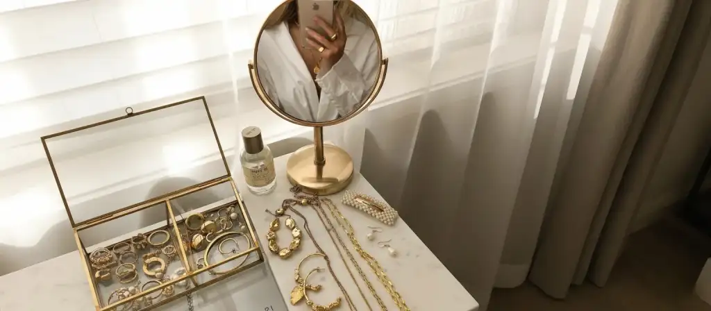 petite body type styling tips, how to dress petite body, petite figure outfit ideas, best clothes for petite women, petite fashion tips, styling petite body type, petite wardrobe essentials, dresses for petite women, petite body outfits, look taller petite styling